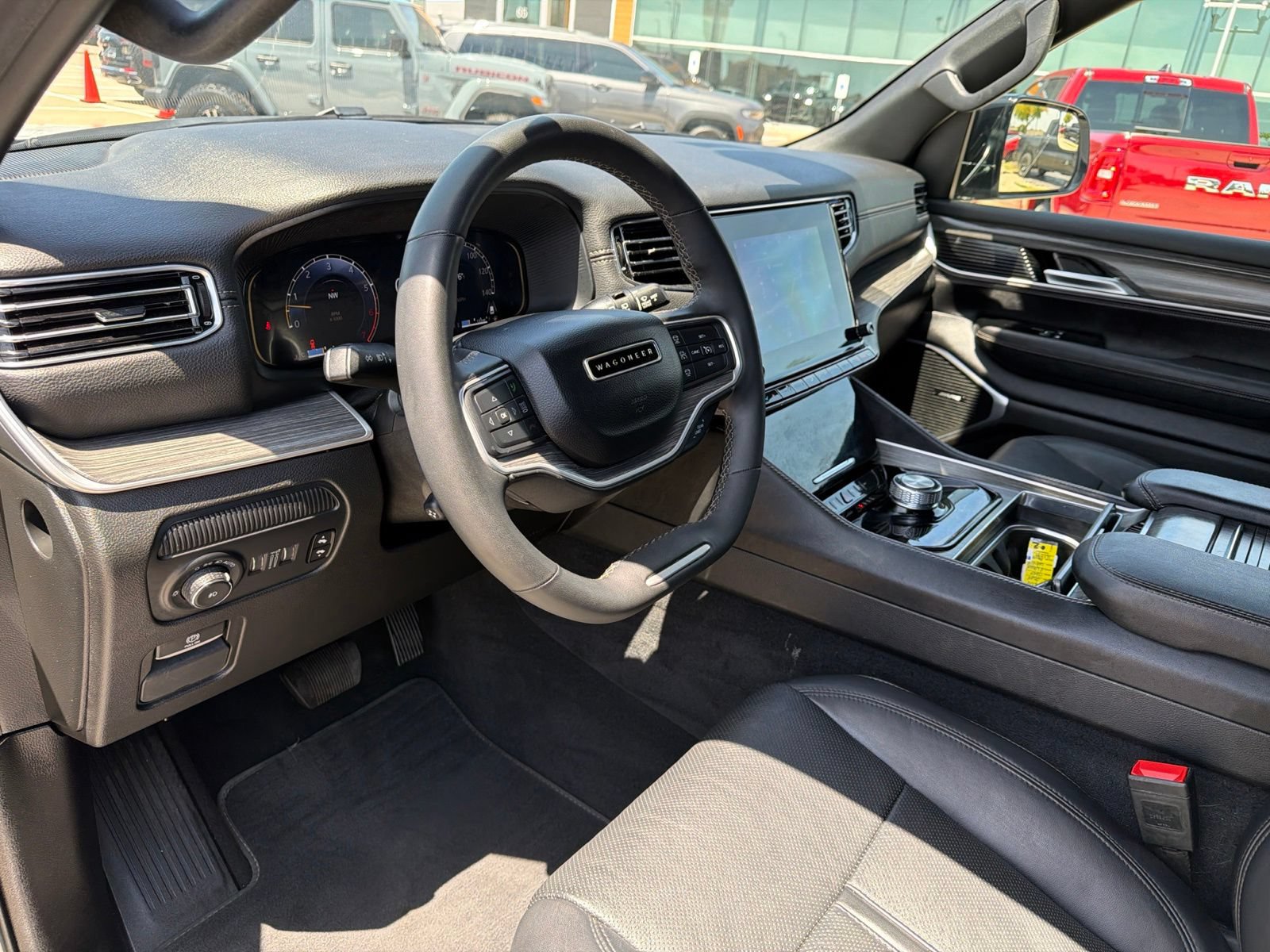 Used 2024 Jeep Wagoneer Series II w/ Flexible Seating Group RWD image 10