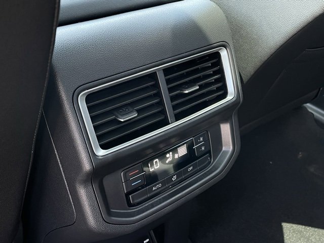 New 2025 Volkswagen Atlas Peak Edition SE image 24