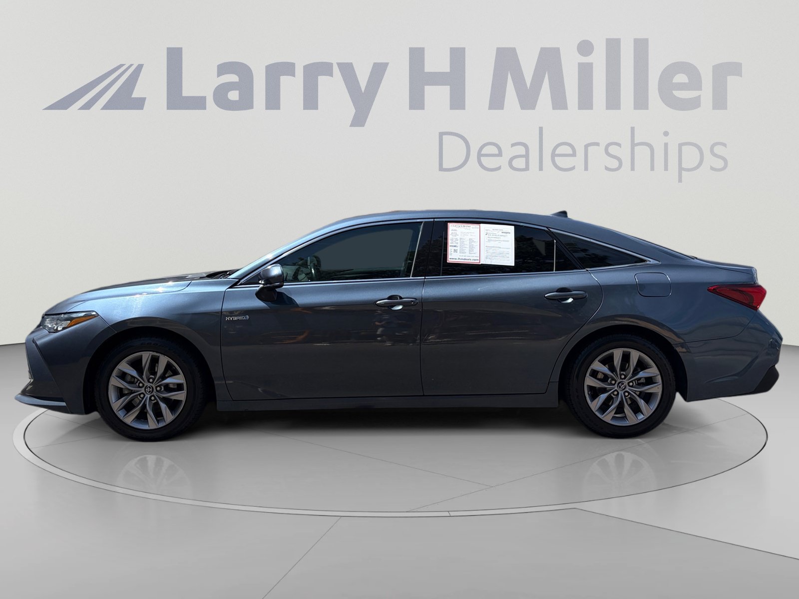 Used 2019 Toyota Avalon XLE w/ Moonroof Package FWD image 2