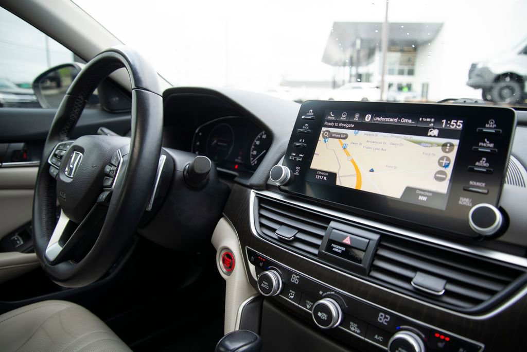 Used 2018 Honda Accord Touring image 22