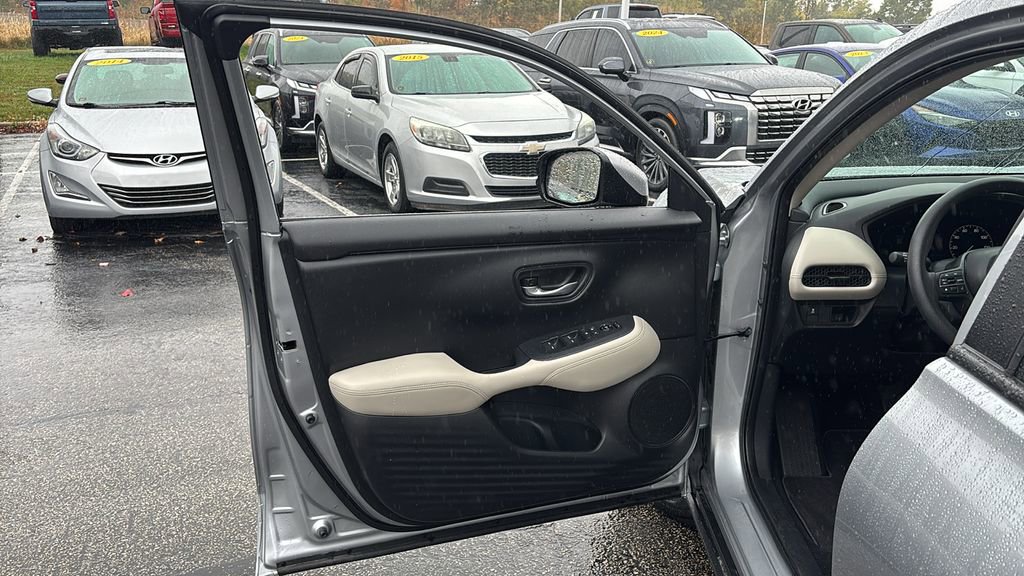 Certified 2025 Honda HR-V LX image 11