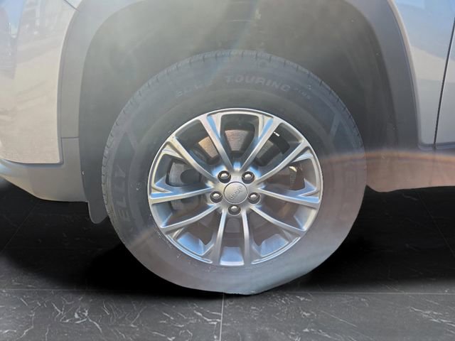 Used 2019 Jeep Cherokee Latitude Plus w/ Cold Weather Group image 39