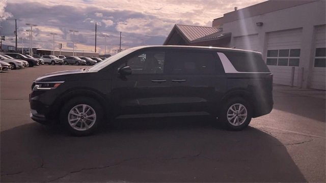 Used 2024 Kia Carnival LX image 6