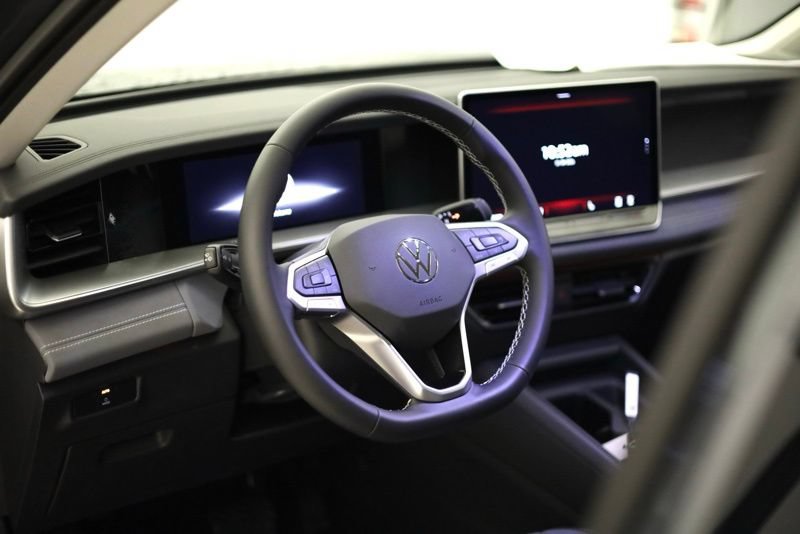 New 2026 Volkswagen Tiguan SE AWD/4WD image 12