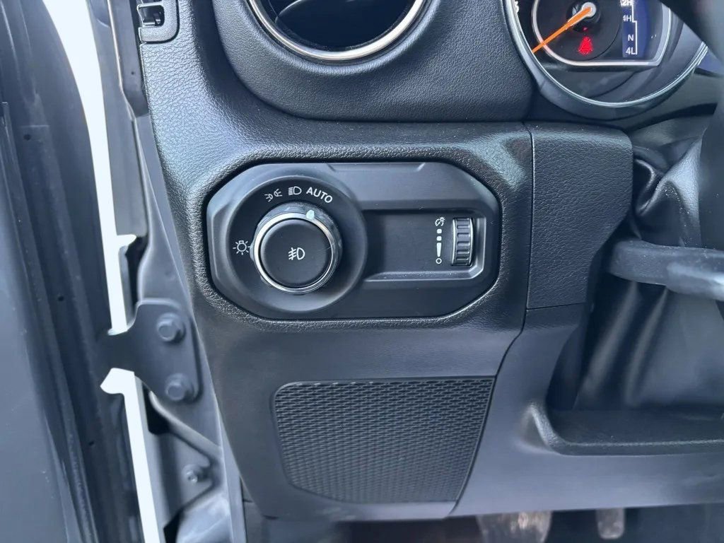 Used 2023 Jeep Wrangler Altitude image 10