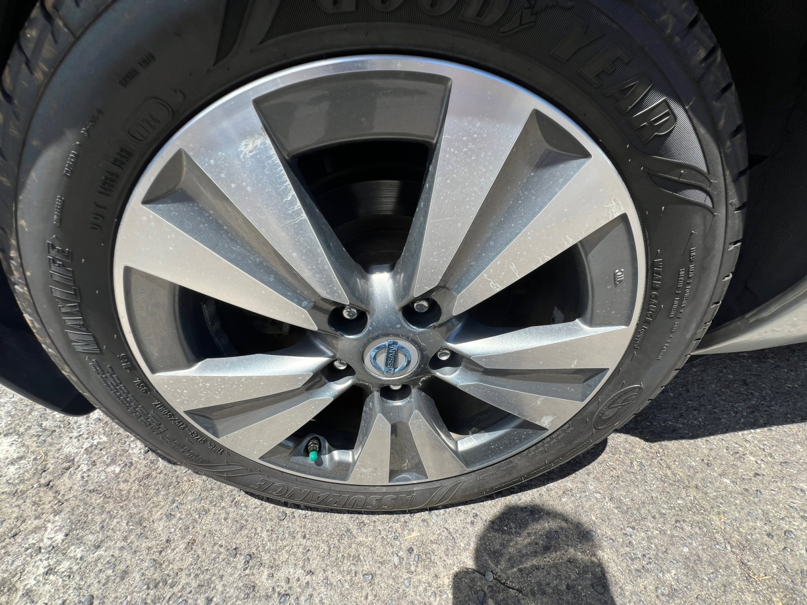 Used 2013 Nissan Leaf SL w/ Premium Pkg image 32