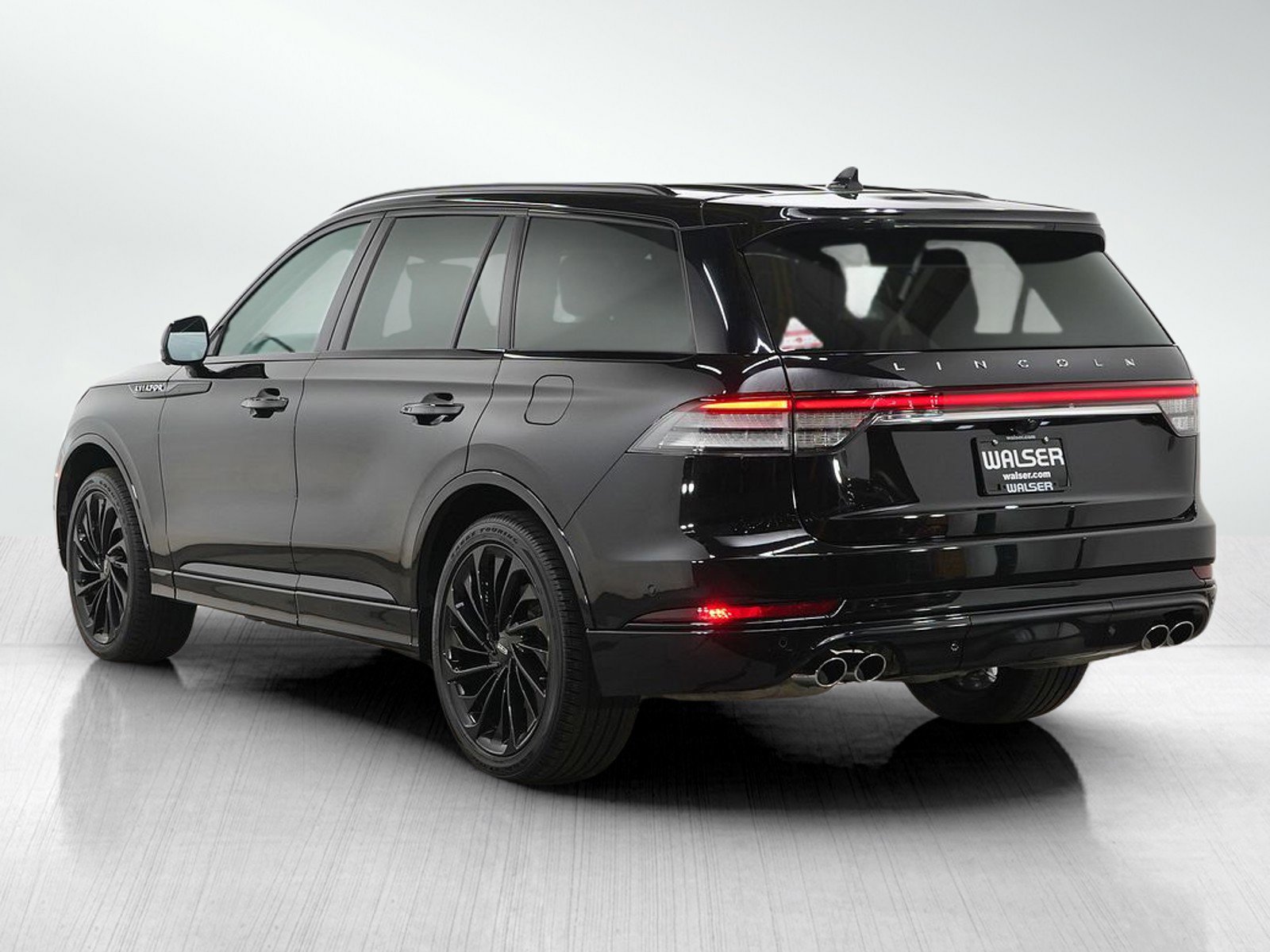 Used 2024 Lincoln Aviator Reserve w/ Equipment Group 201A image 3