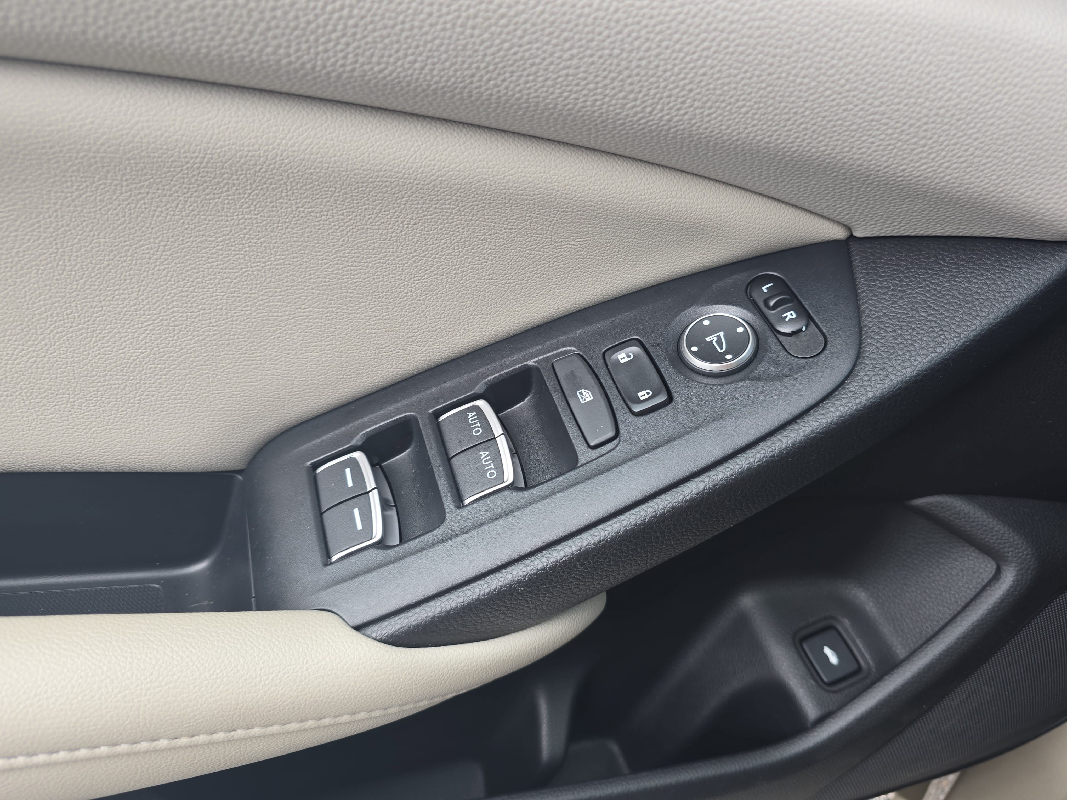 Used 2019 Honda Accord EX image 25