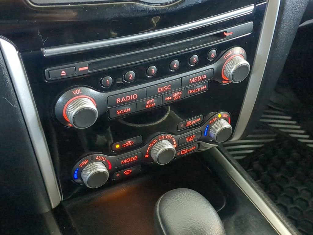 Used 2020 Nissan Pathfinder SV image 14