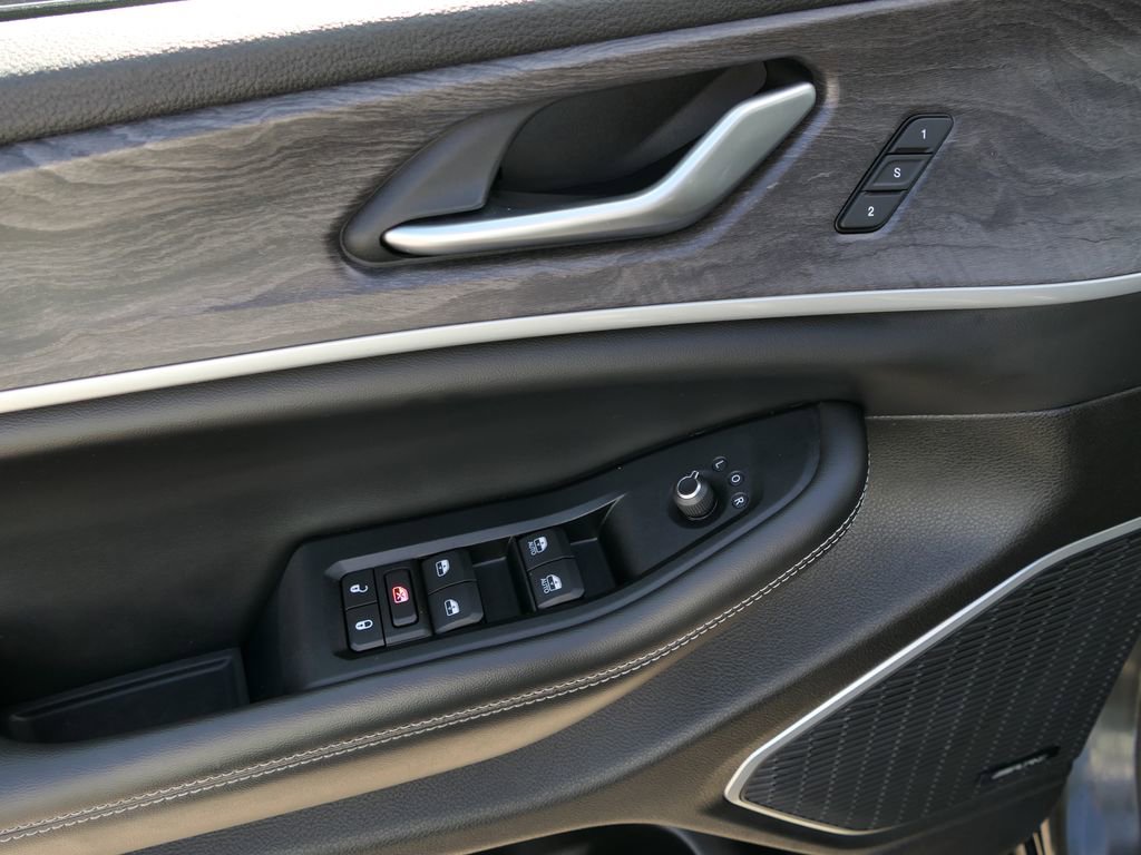 Used 2023 Jeep Grand Cherokee 4WD 4xe image 11