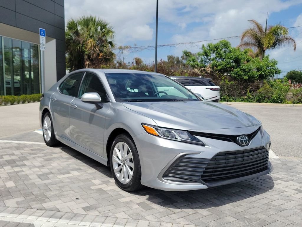 Used 2023 Toyota Camry LE AWD/4WD image 7