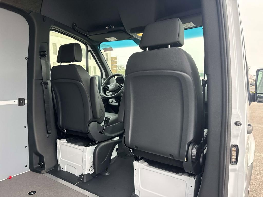 Used 2025 Mercedes-Benz Sprinter 2500 image 8