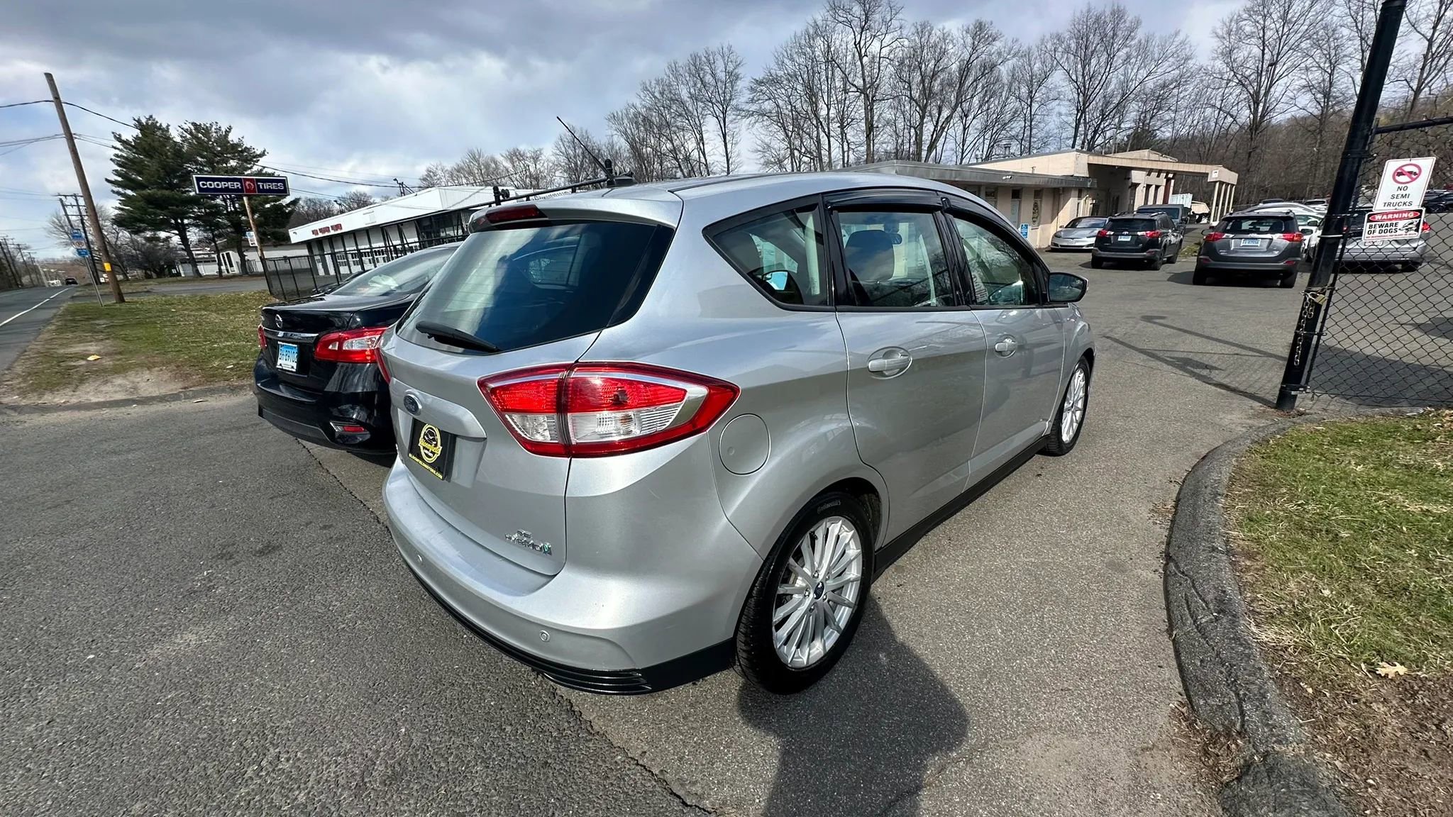 Used 2017 Ford C-MAX SE w/ Equipment Group 201A image 4