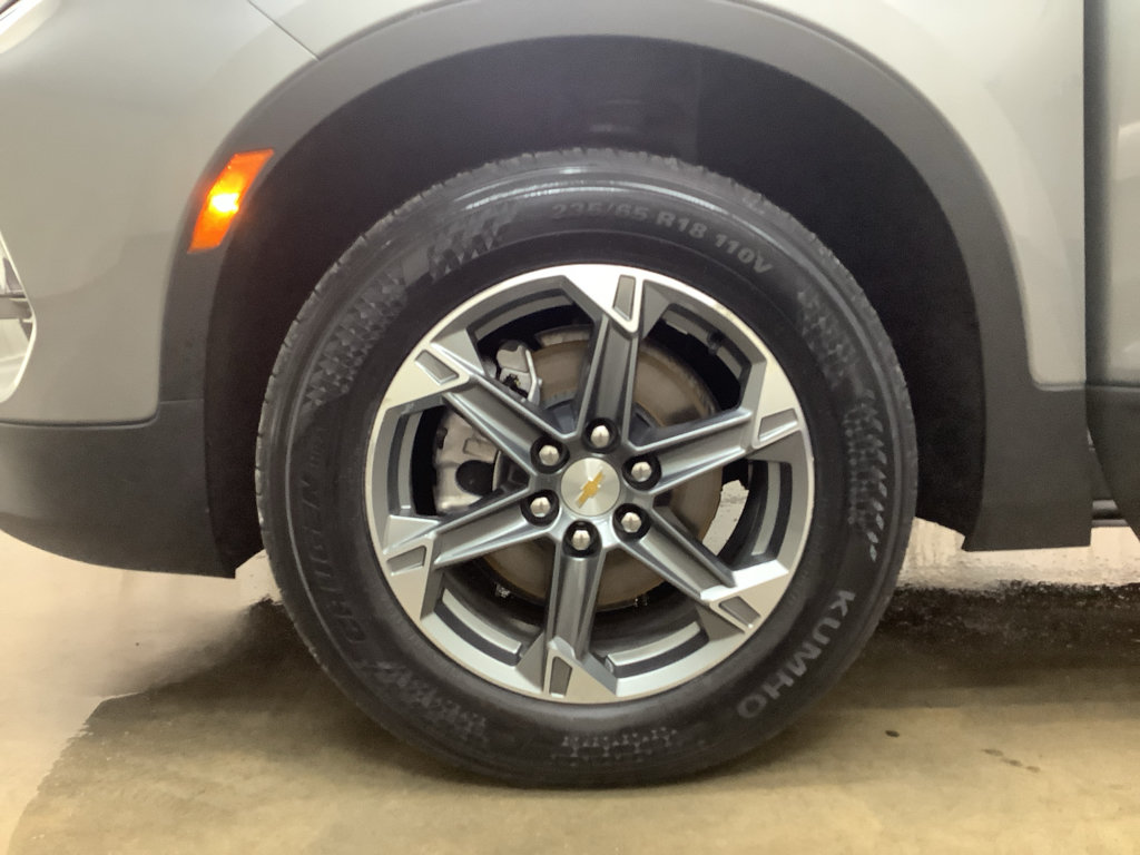 Used 2025 Chevrolet Blazer LT FWD image 24