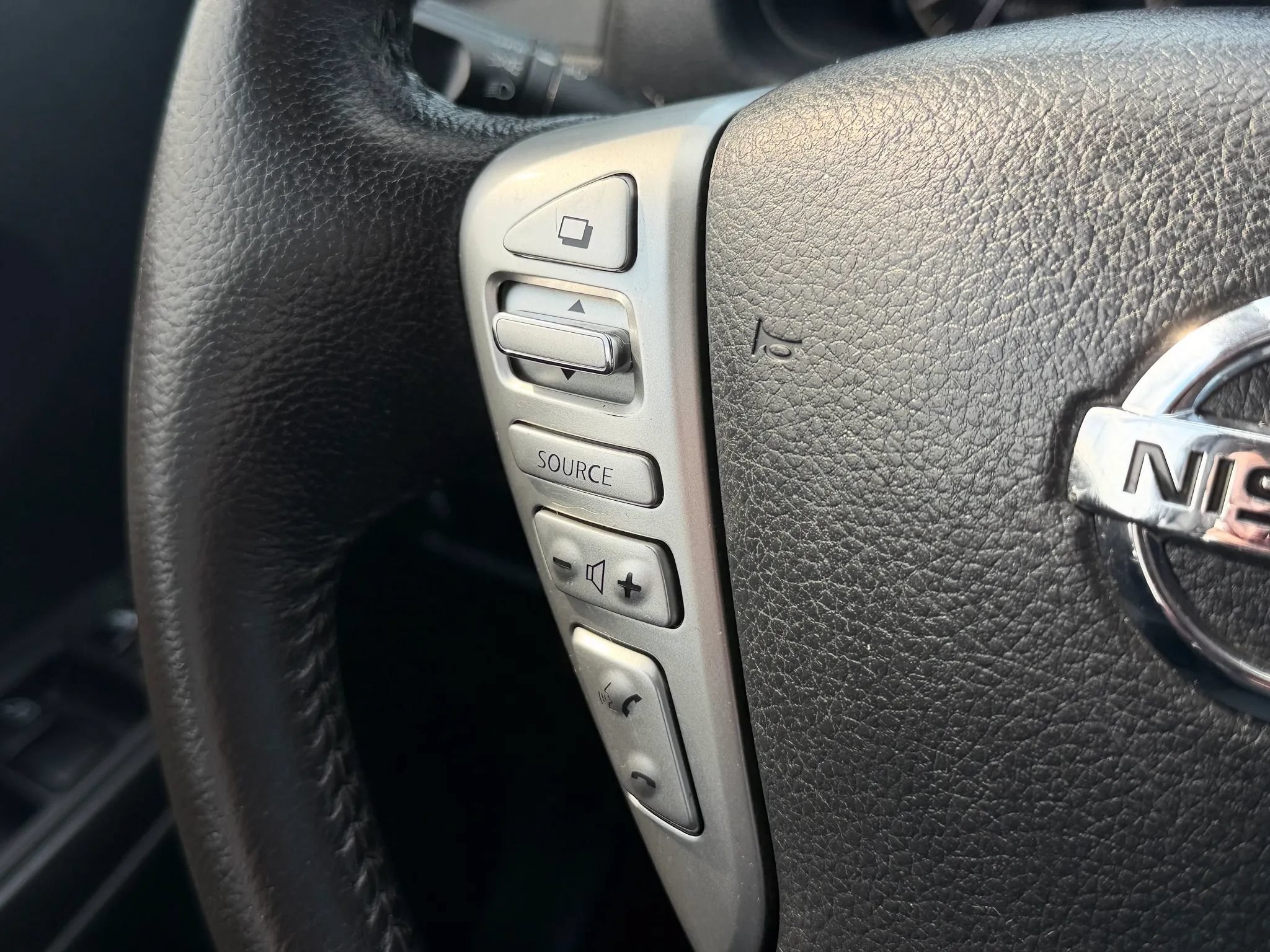 Used 2015 Nissan Versa Note FWD image 33