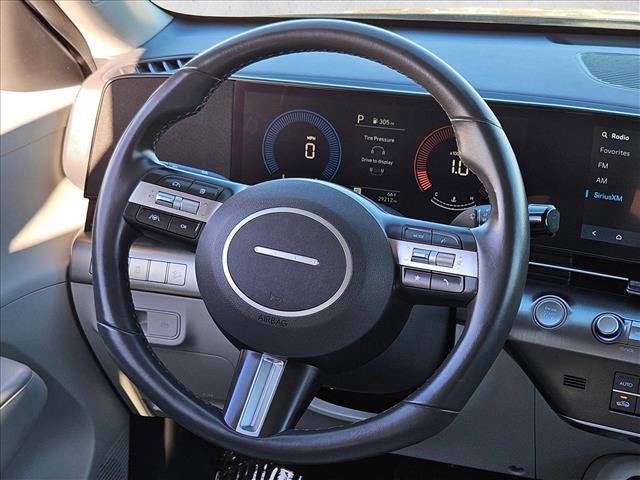 Used 2025 Hyundai Kona SEL image 11