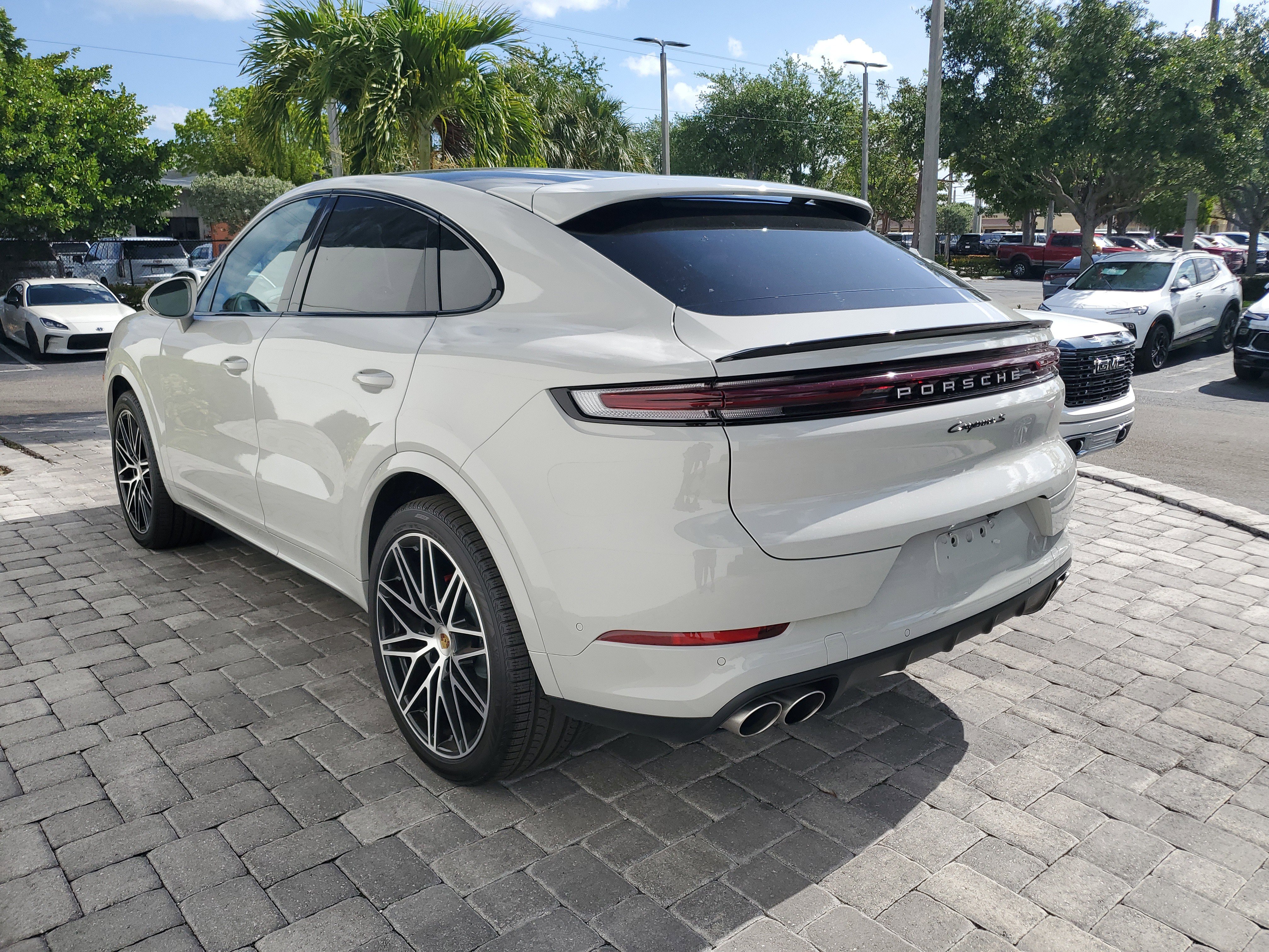 Used 2024 Porsche Cayenne S image 4