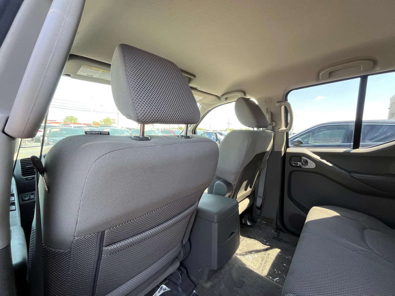 Used 2014 Nissan Frontier SV w/ SV Value Truck Package AWD/4WD image 32