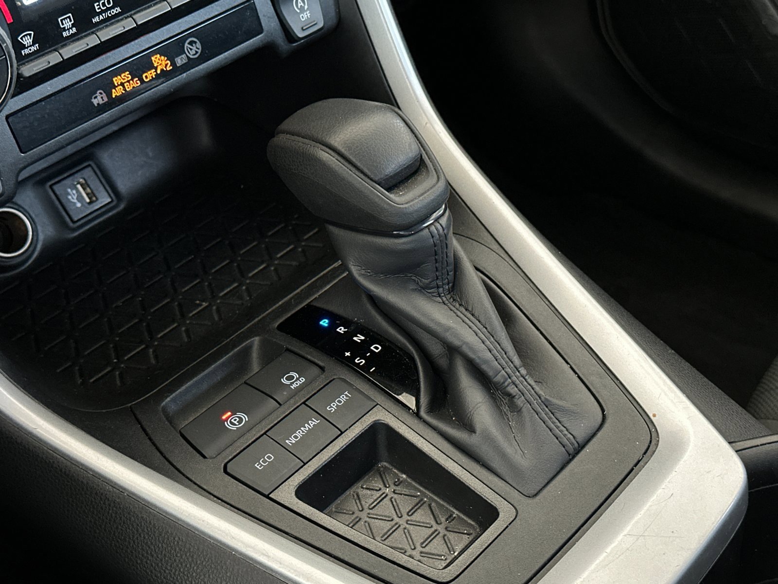 Used 2024 Toyota RAV4 XLE image 19