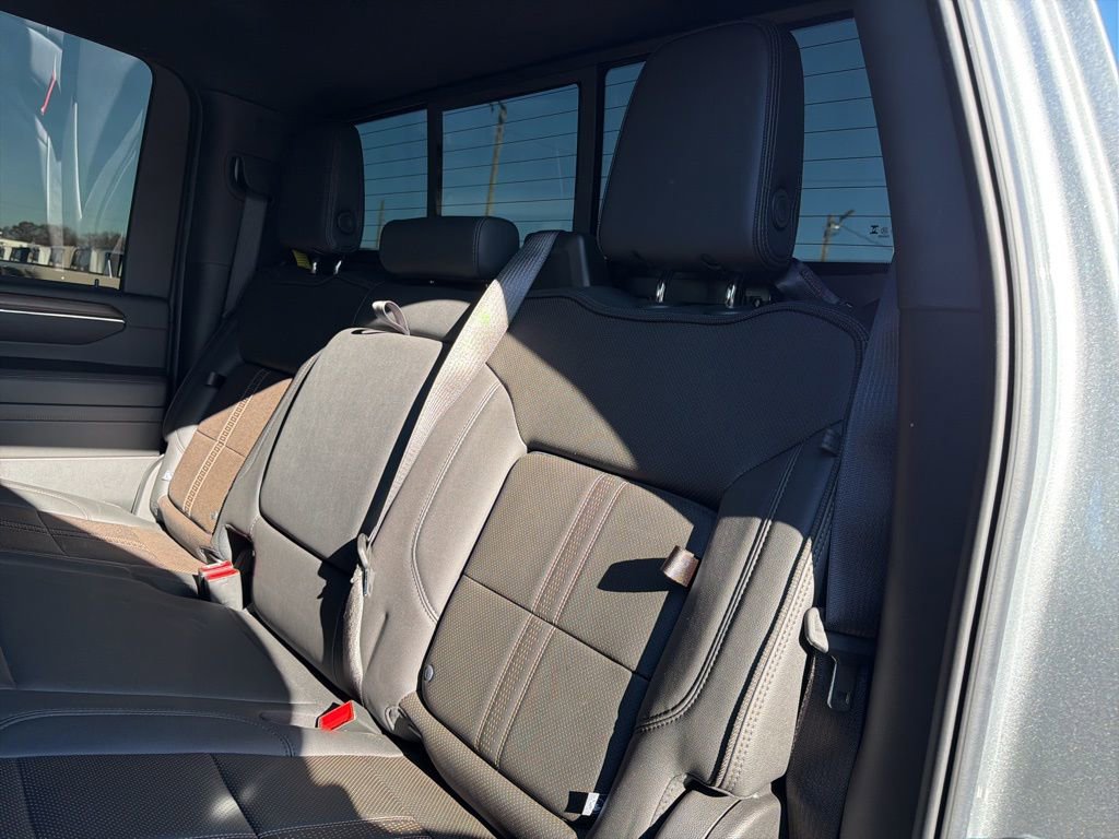 Used 2024 Chevrolet Silverado 2500 High Country image 18