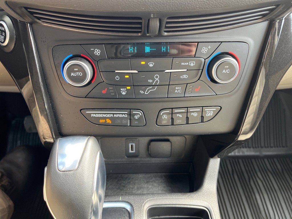 Used 2019 Ford Escape Titanium w/ U9j03 - Titanium Tow Package image 21