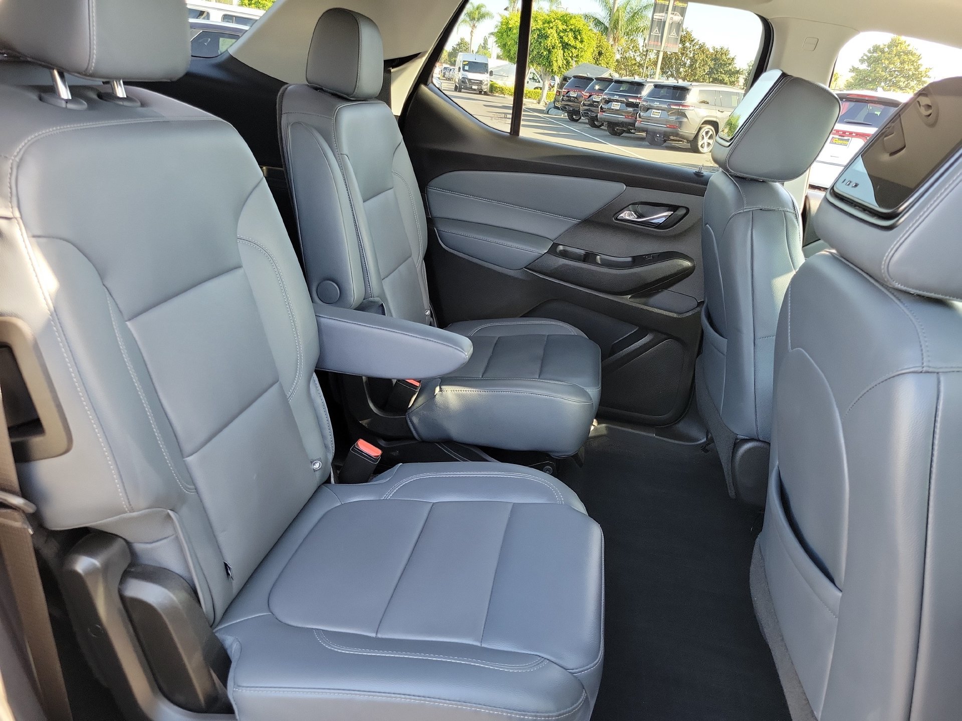Used 2021 Chevrolet Traverse LT w/ LT Premium Package AWD/4WD image 22