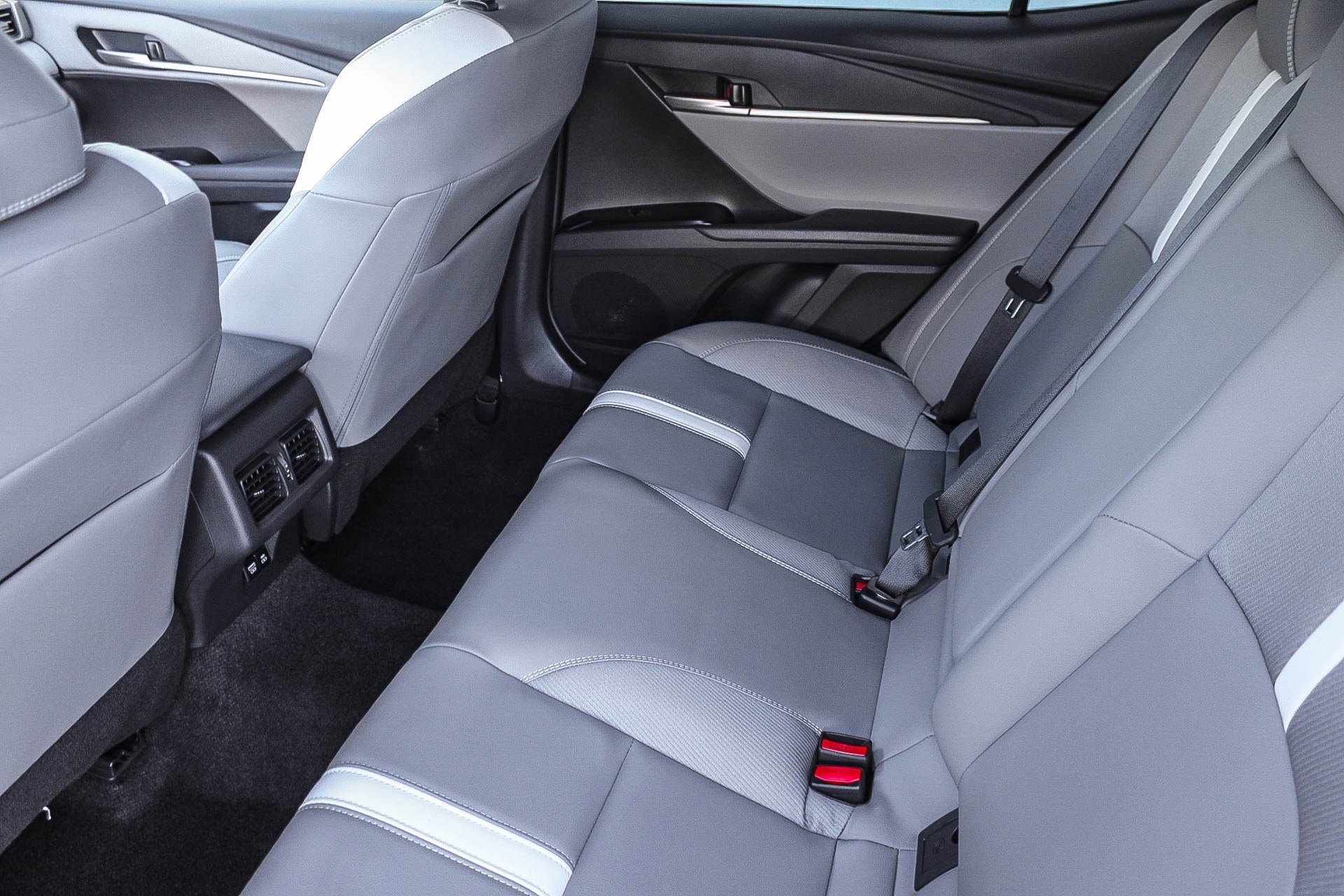 Used 2025 Toyota Camry SE image 19