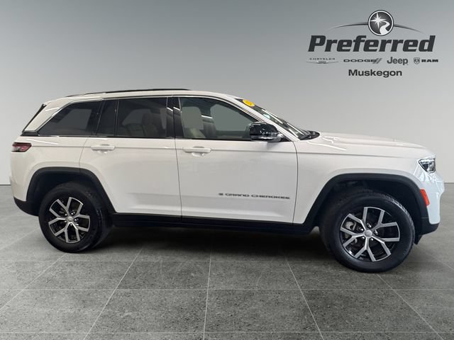 Used 2024 Jeep Grand Cherokee Limited AWD/4WD image 8