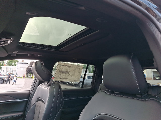 New 2026 Jeep Grand Cherokee Altitude AWD/4WD image 10