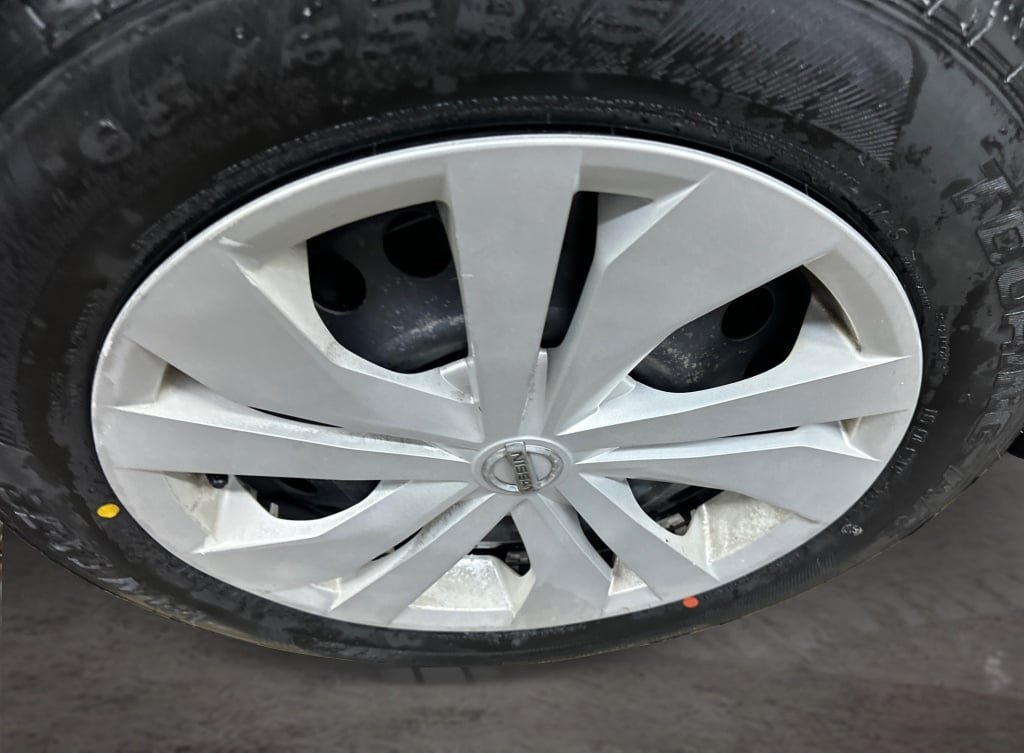 Used 2018 Nissan Versa Note SV FWD image 18