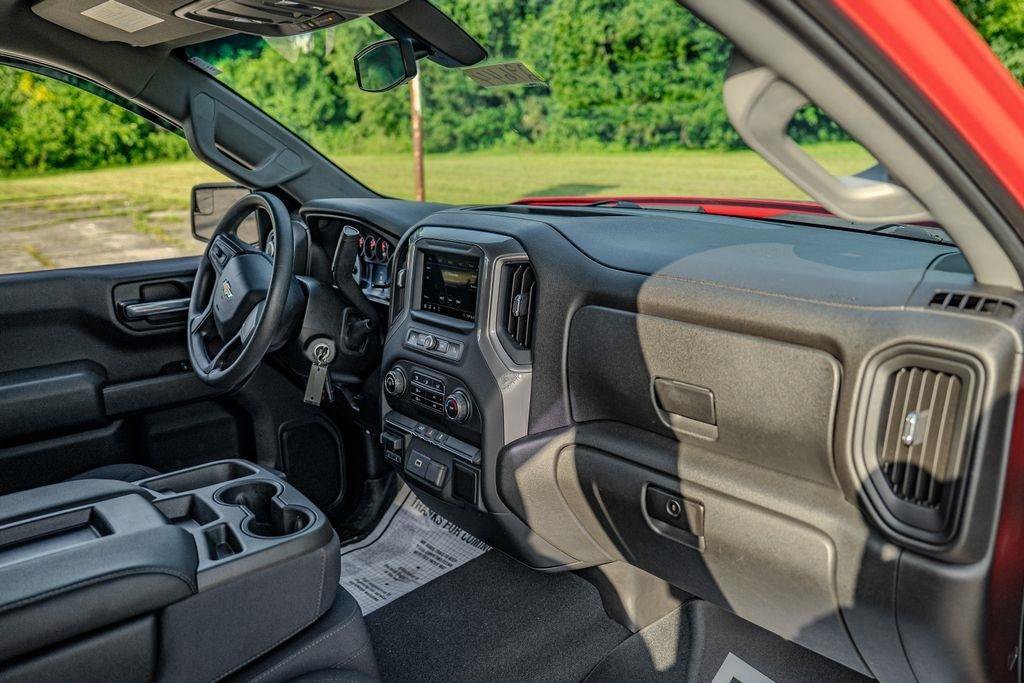 Used 2019 Chevrolet Silverado 1500 Custom w/ Custom Value Package AWD/4WD image 18