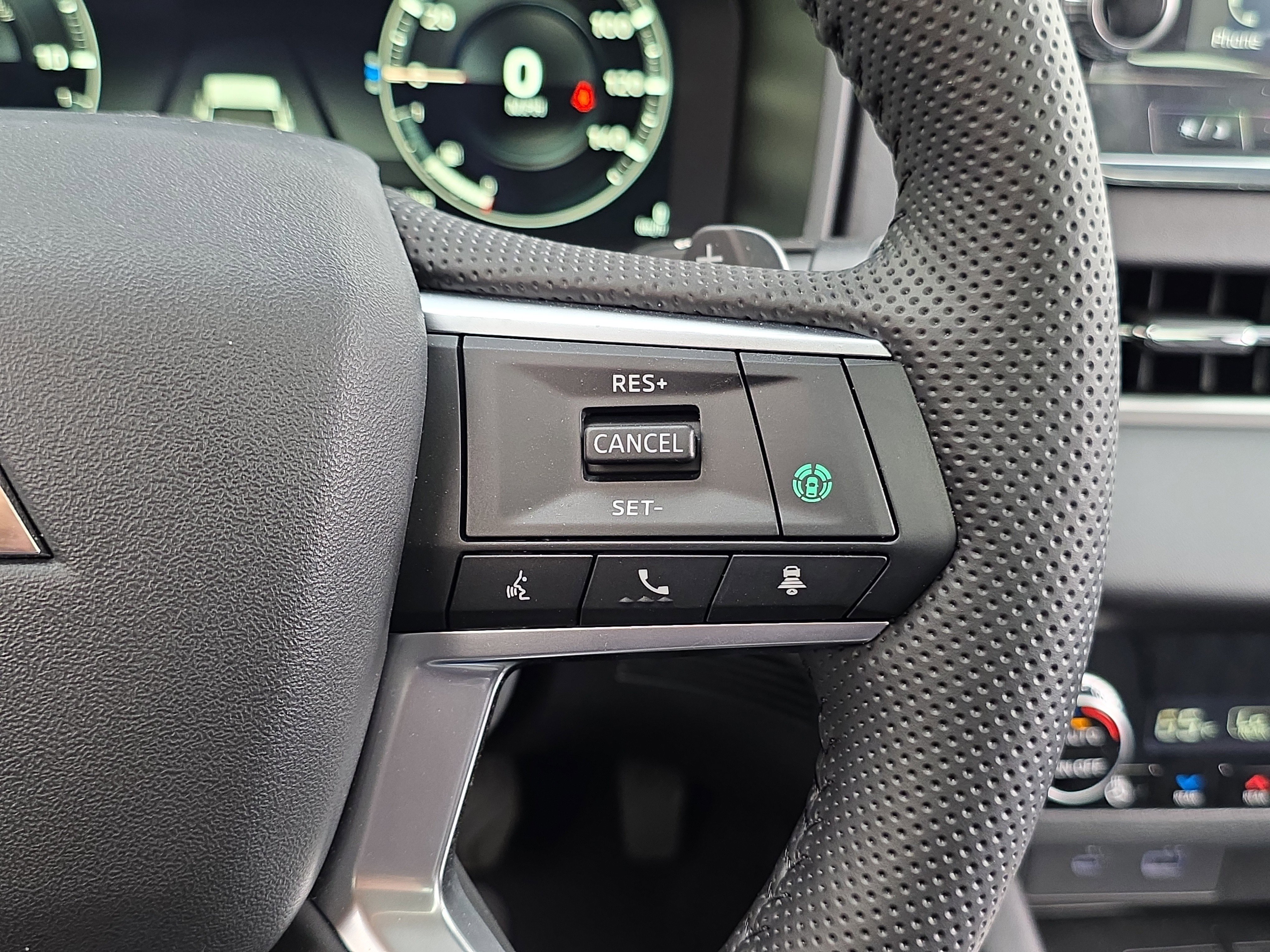 New 2025 Mitsubishi Outlander SEL image 15