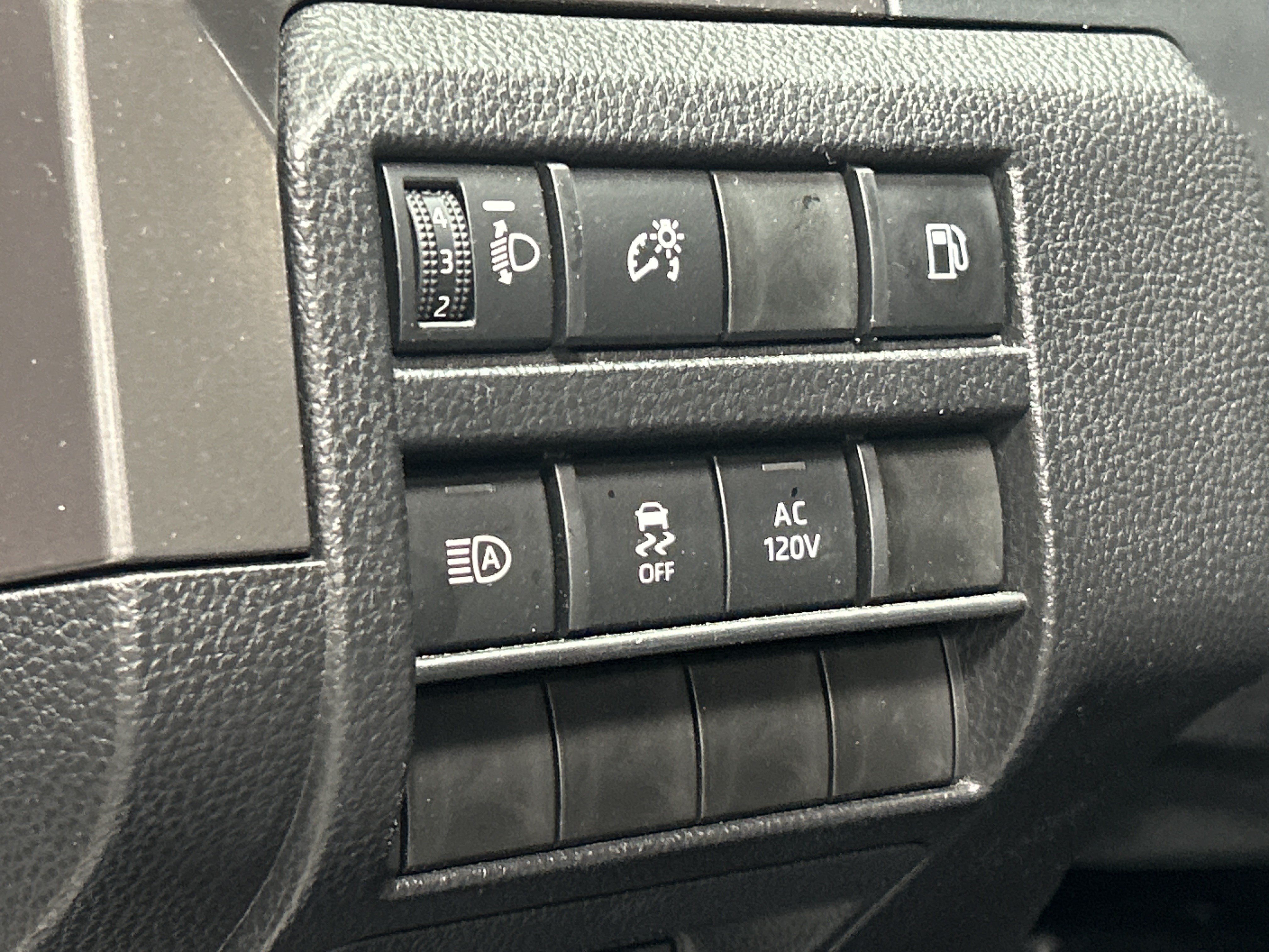 Certified 2025 Toyota Tacoma TRD Off-Road AWD/4WD image 36
