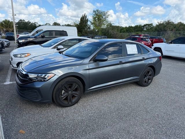 Used 2023 Volkswagen Jetta SE w/ Panoramic Sunroof Package FWD image 3