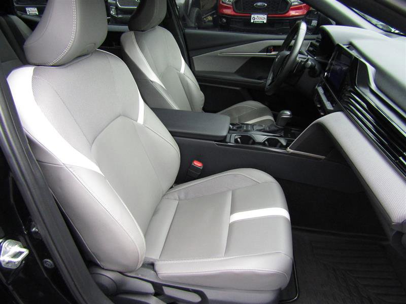 Used 2025 Toyota Camry SE image 33