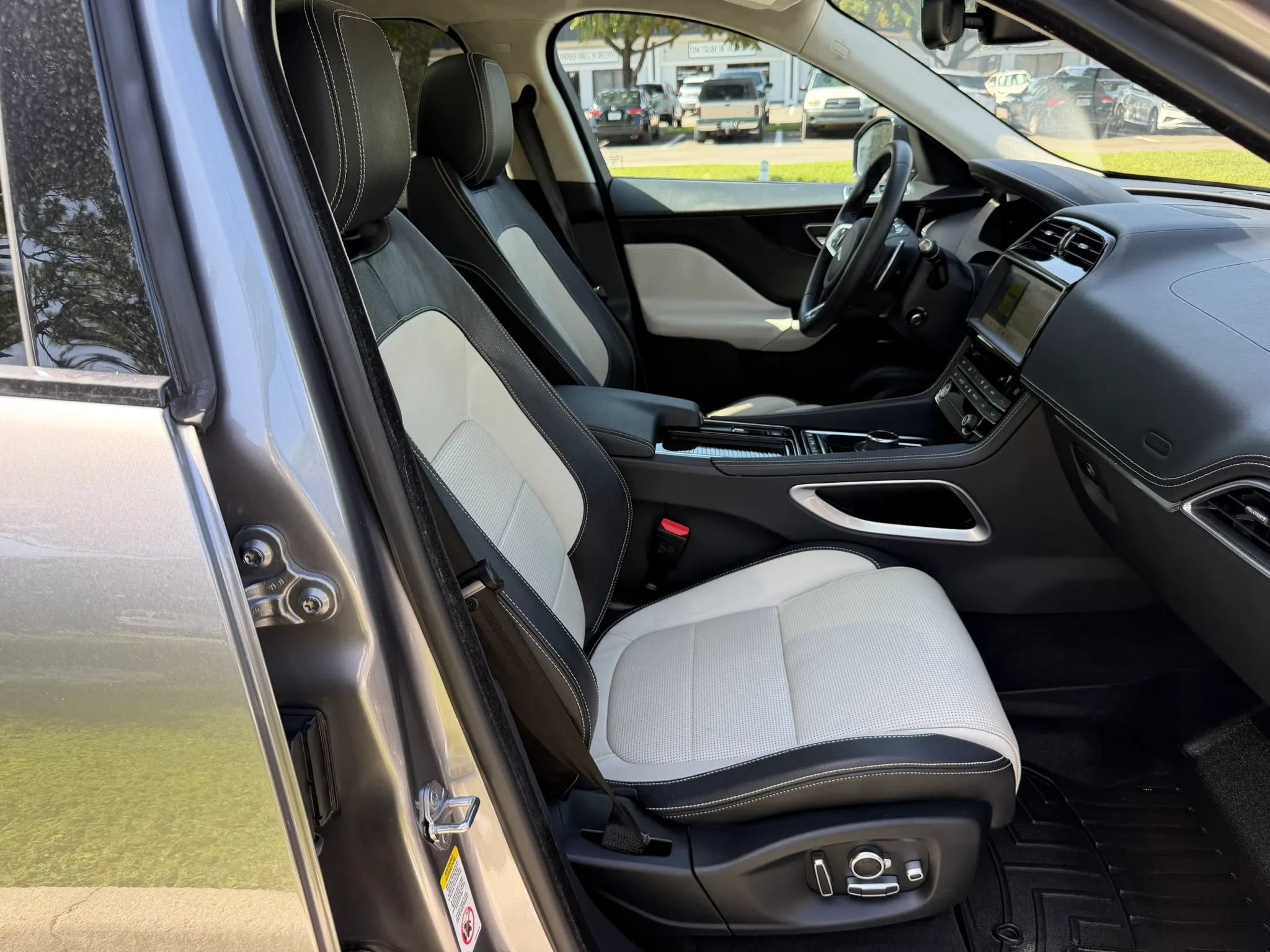 Used 2020 Jaguar F-PACE R-Sport AWD/4WD image 33