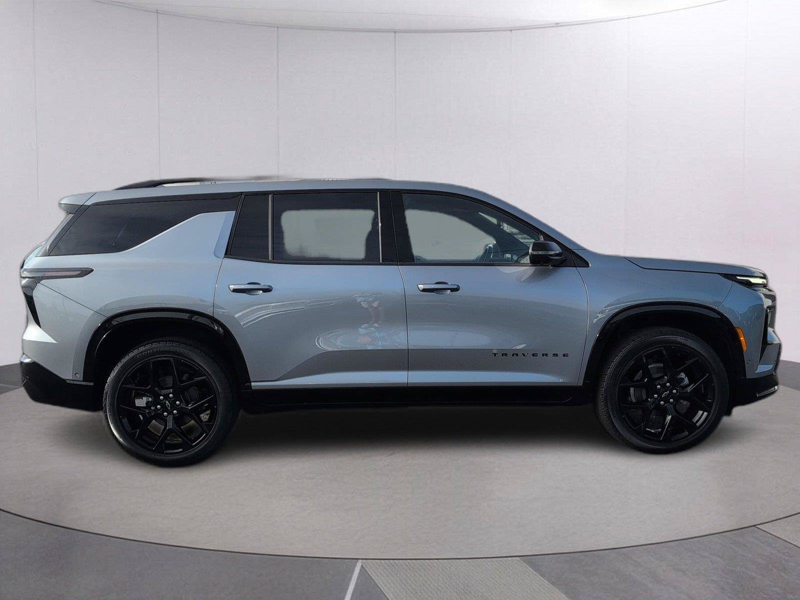 New 2026 Chevrolet Traverse RS w/ LPO, Floor Liner Package FWD image 2