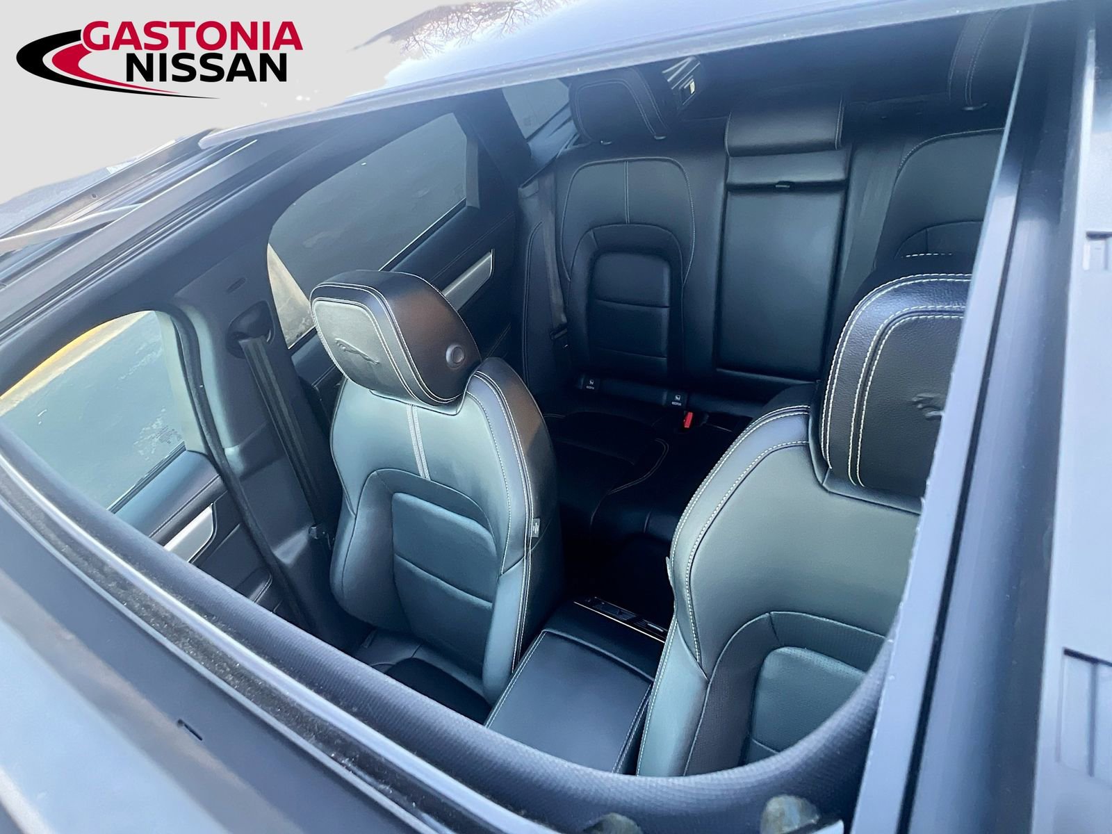 Used 2024 Jaguar F-PACE R-Dynamic S image 30