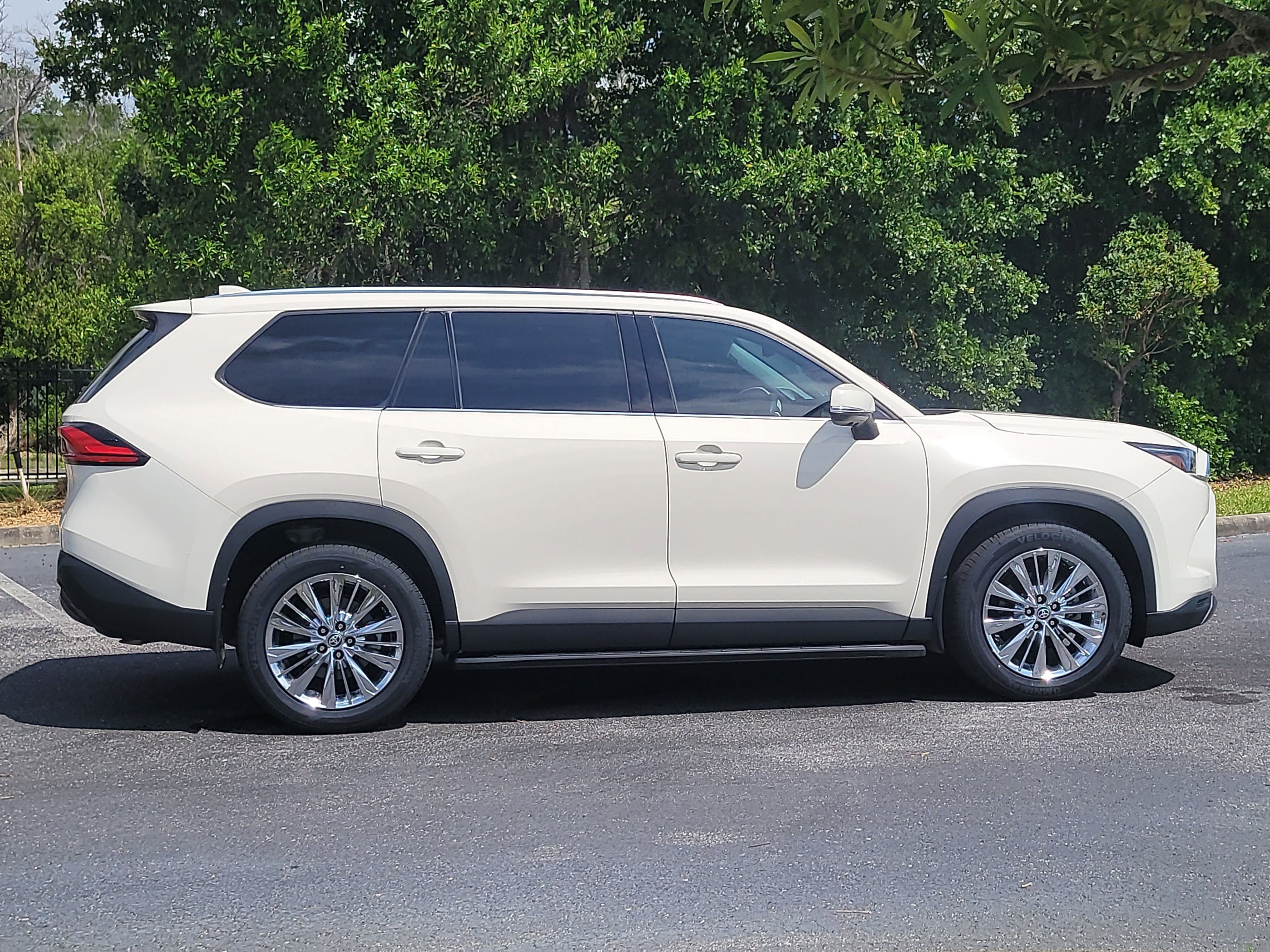 Certified 2024 Toyota Grand Highlander AWD image 8