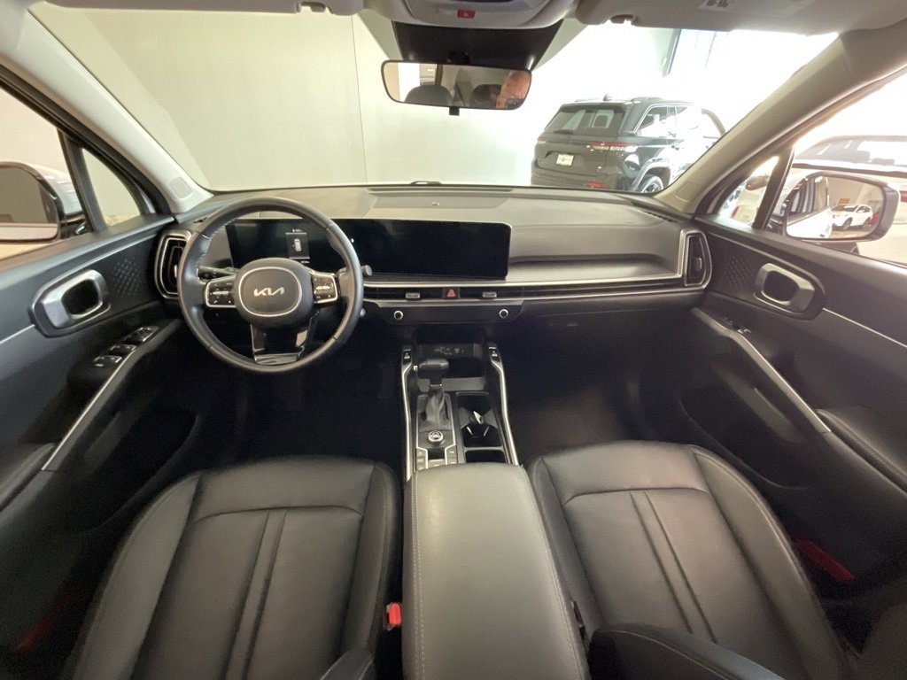 Used 2024 Kia Sorento S image 9