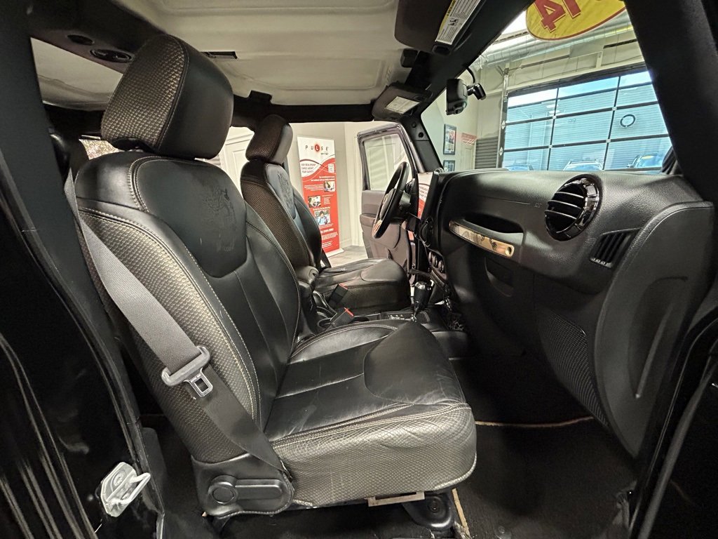 Used 2014 Jeep Wrangler Unlimited Sahara image 36
