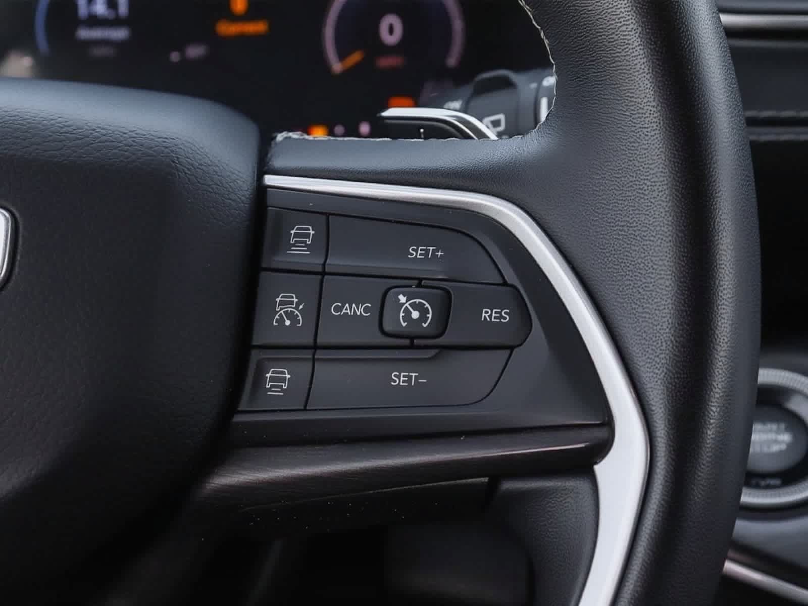 Used 2022 Jeep Grand Cherokee Limited AWD/4WD image 23