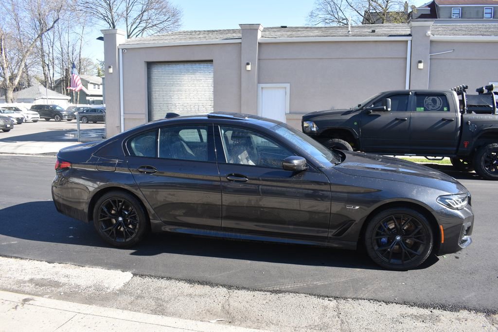 Used 2023 BMW 530e xDrive w/ Premium Package image 5