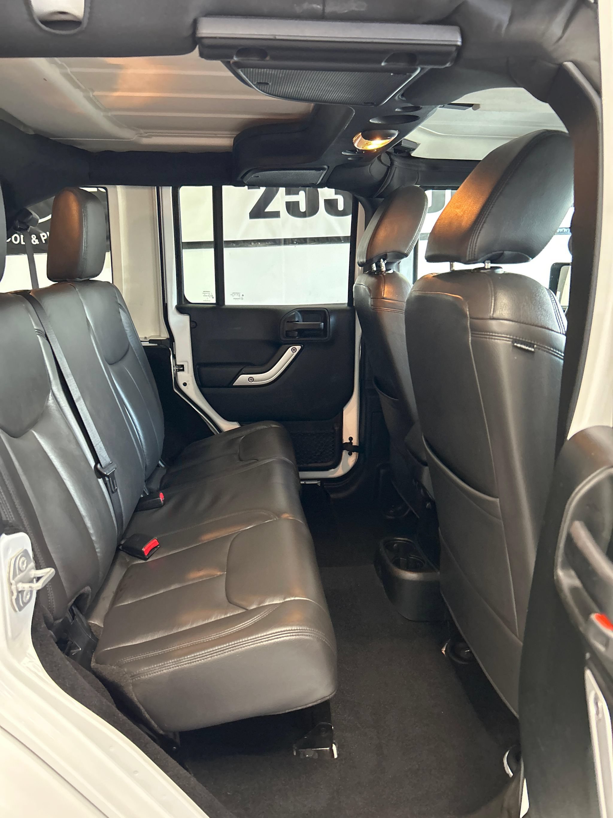 Used 2017 Jeep Wrangler Unlimited Sahara AWD/4WD image 10