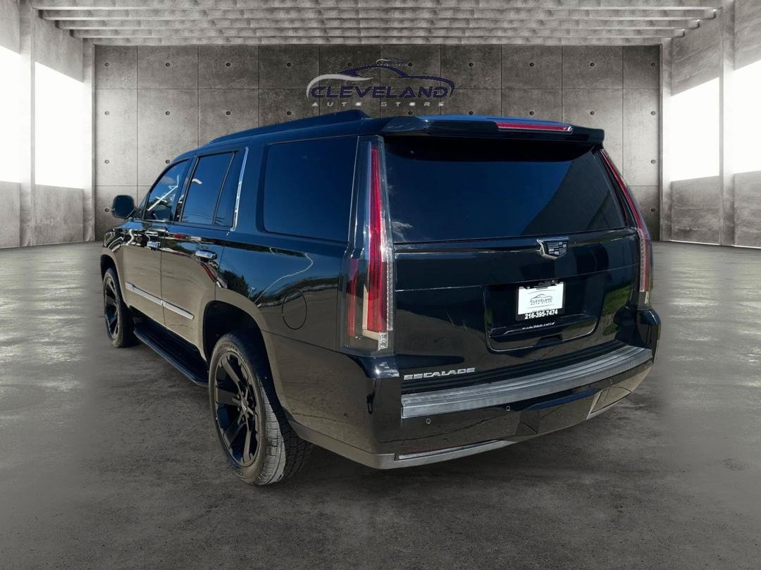 Used 2018 Cadillac Escalade Luxury AWD/4WD image 5