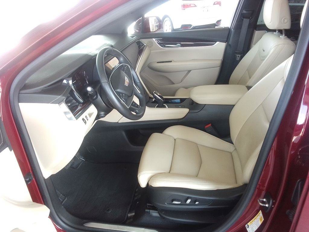 Used 2017 Cadillac XT5 Luxury w/ Driver Awareness Package FWD image 14