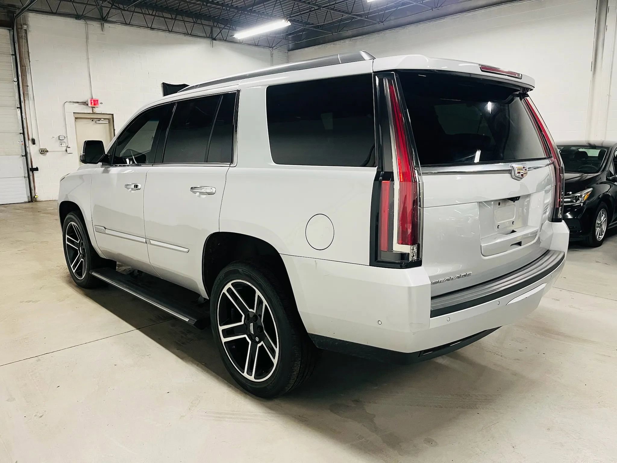 Used 2018 Cadillac Escalade Premium Luxury image 6