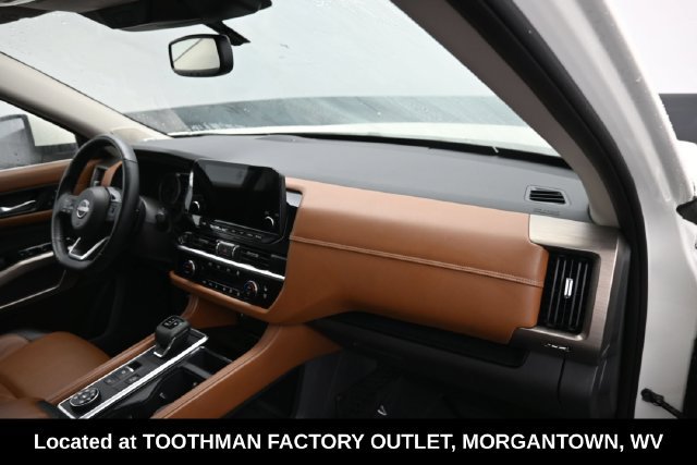 Used 2022 Nissan Pathfinder Platinum w/ Cargo Package AWD/4WD image 12