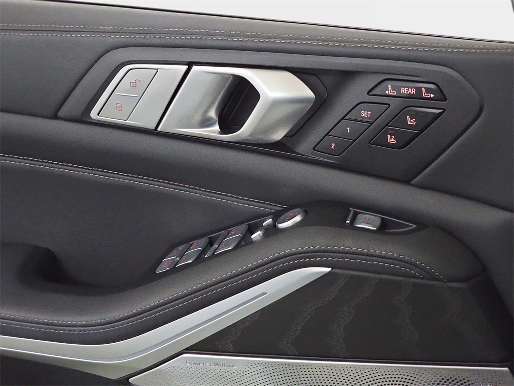 Used 2021 BMW X7 M50i w/ Executive Package image 31