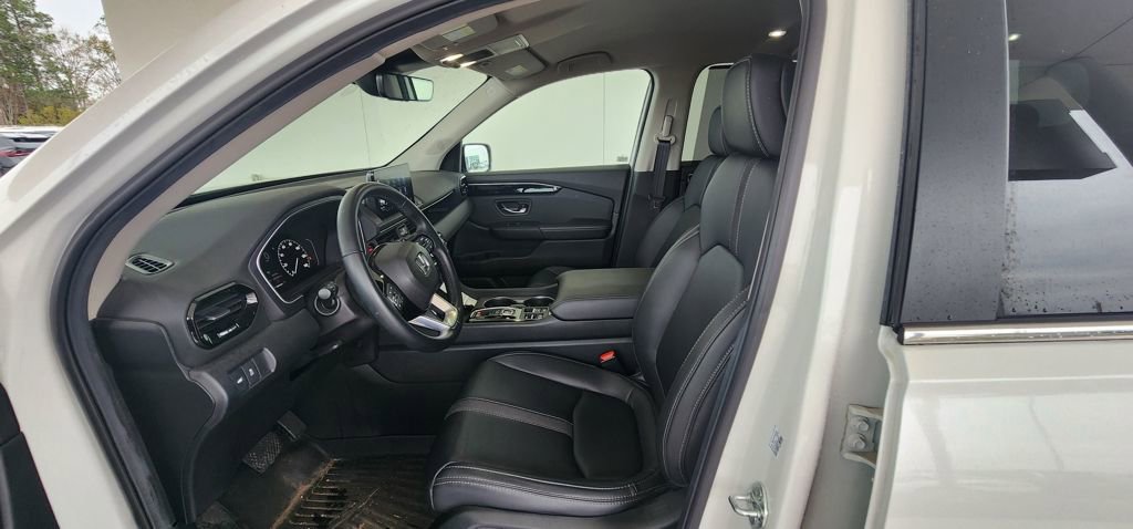 Used 2025 Honda Pilot EX-L image 11